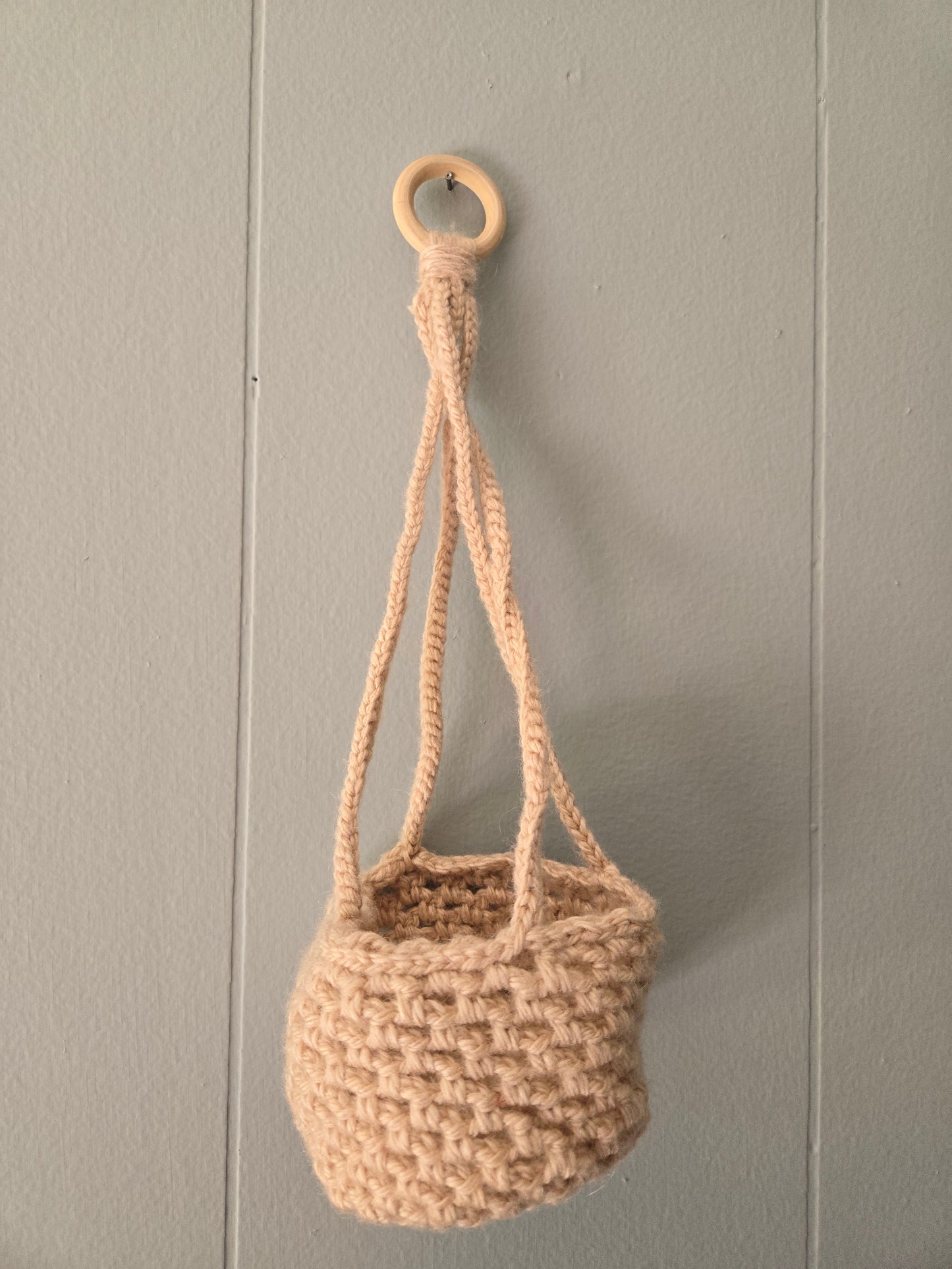 Plant hanger